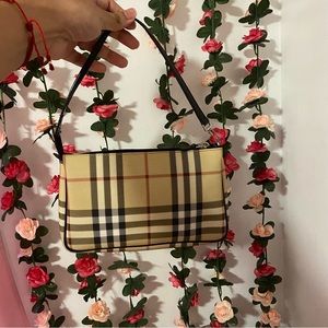 Burberry nova check pouchette